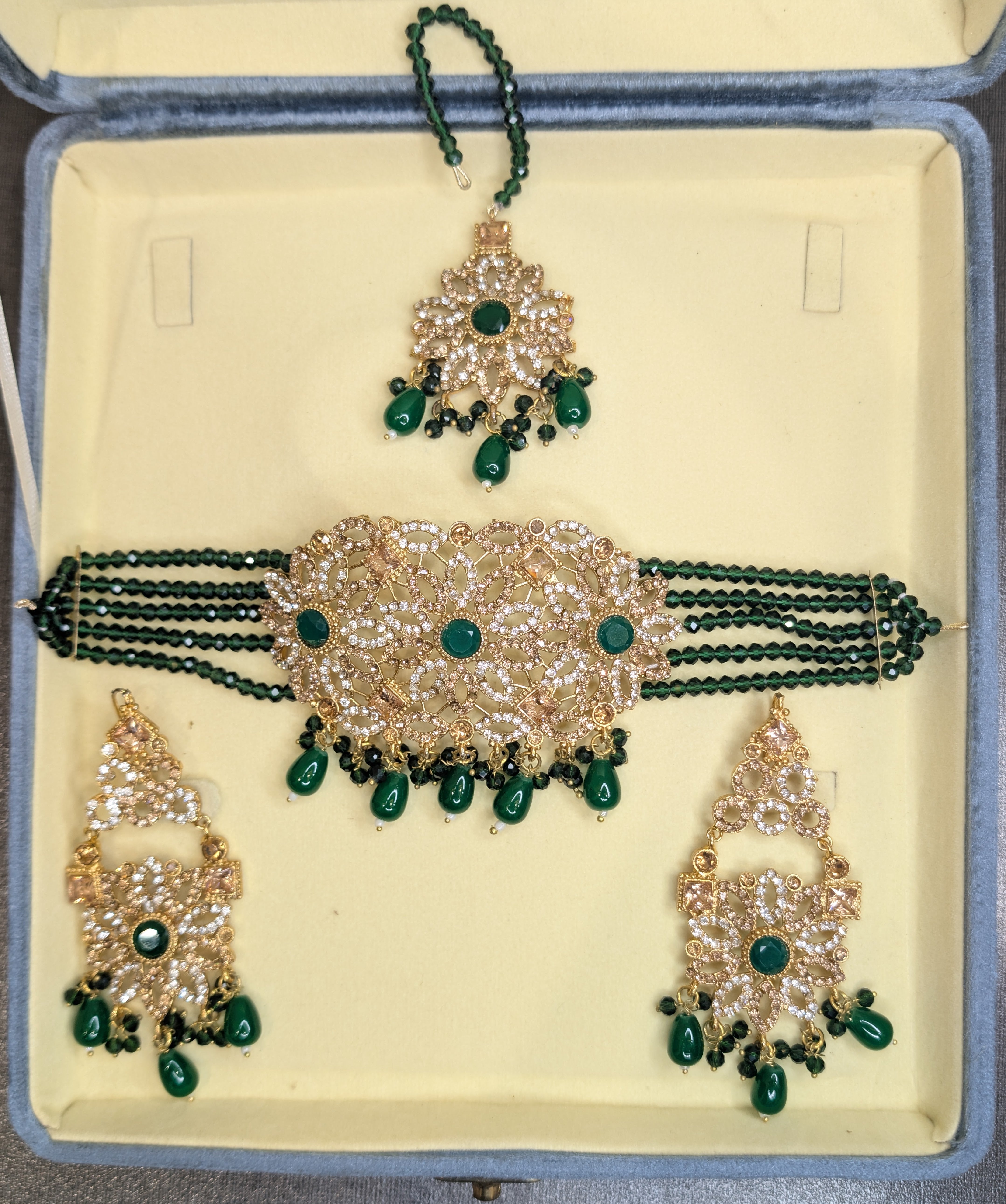 Jewelry set with necklace and earrings in a box
